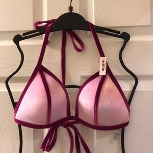 Top only ๐Victoriaโs Secret PINK Triangle Velvet